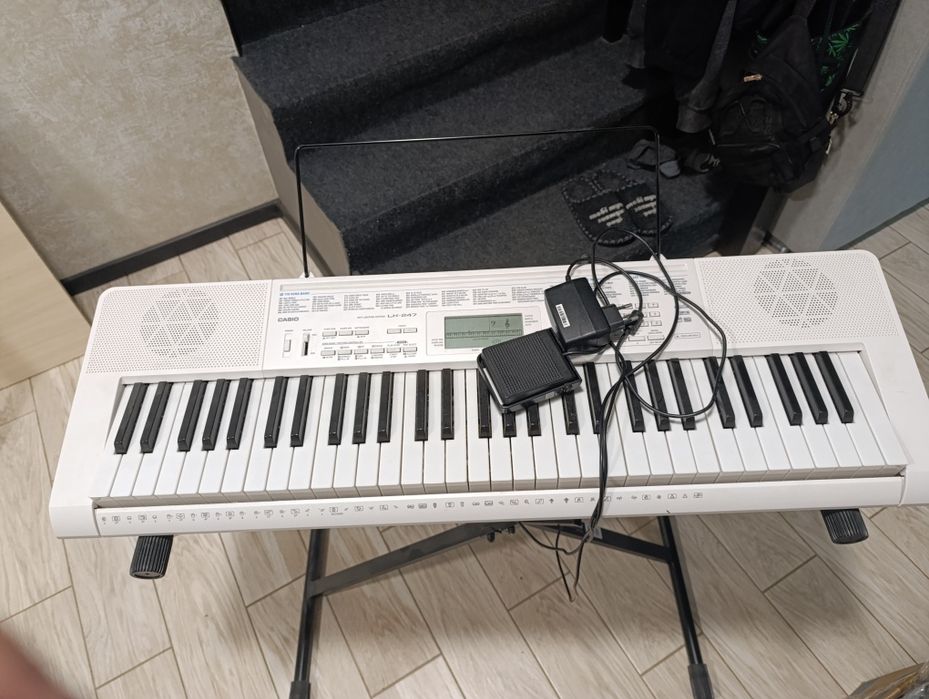 Продам синтезатор Casio