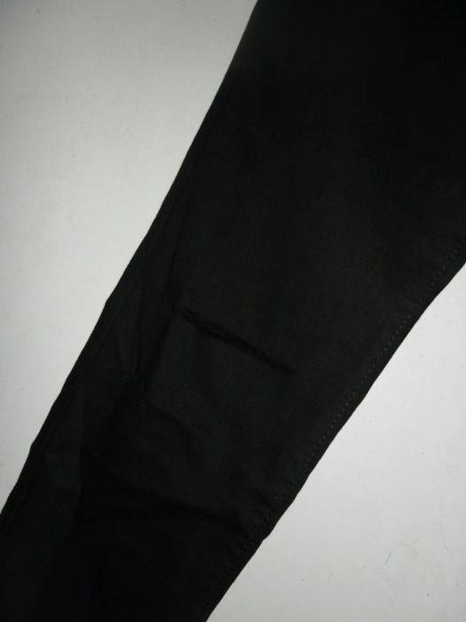 czarne dżinsy strecz z ciętymi kolanami roz.xs,nowe