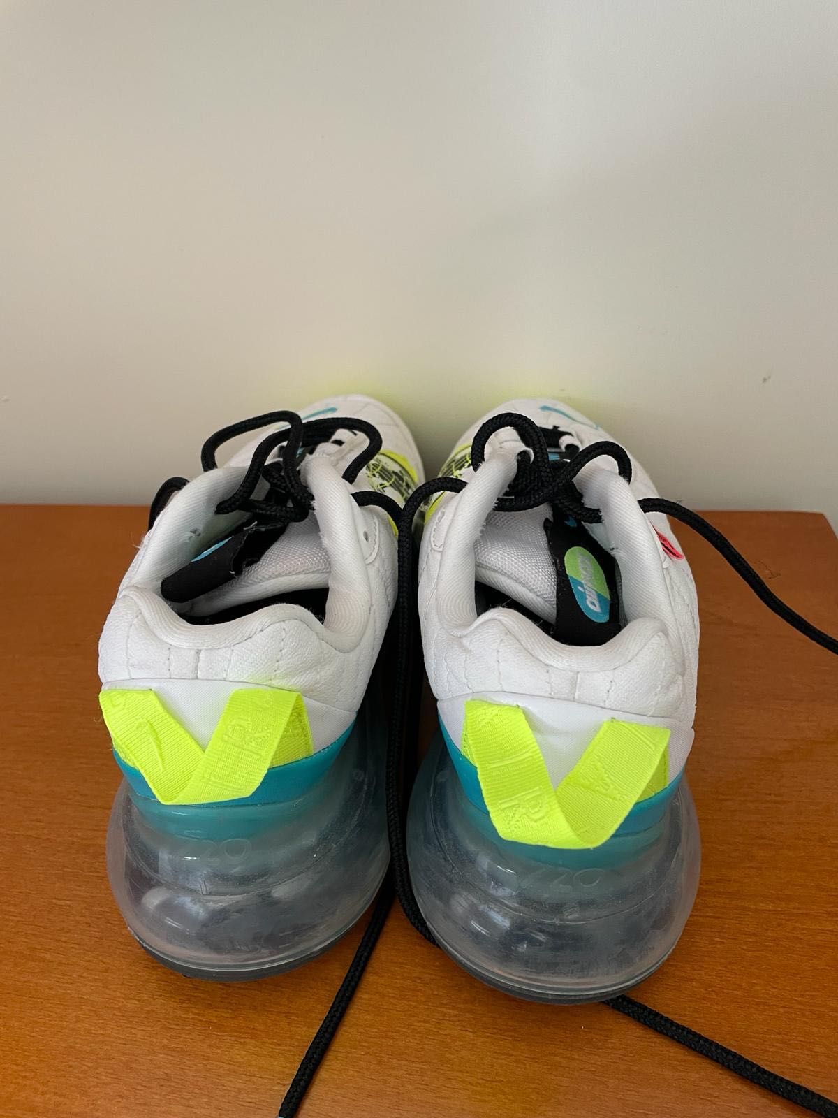 NIKE AIR MAX 720-818 World Wide