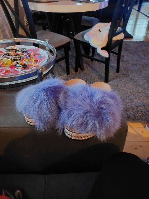 Nowe klapki futerko fioletowe