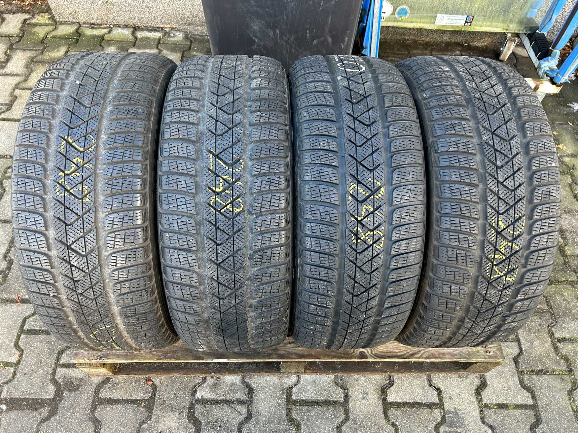 245/45R19 Pirelli SottoZero 3 Run Flat 6mm 2020r. BMW
