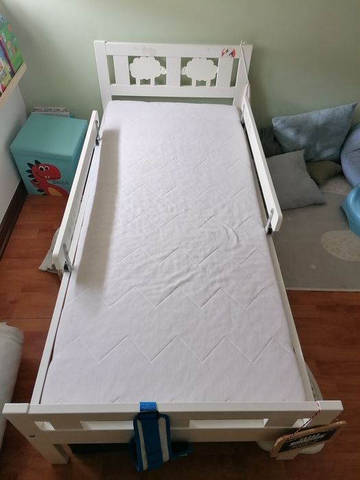 Cama  de grades  e cama para criança