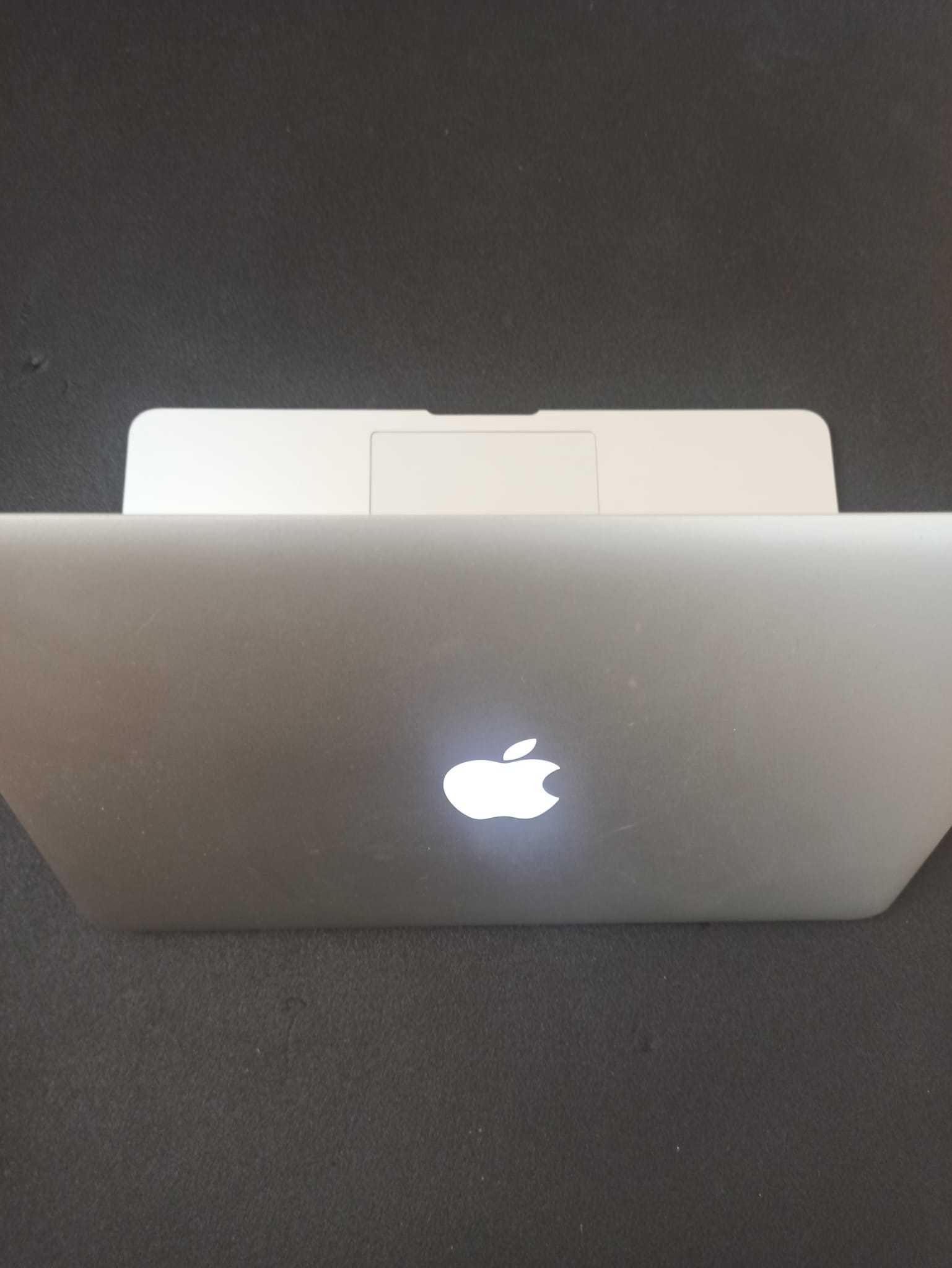 Apple Macbook Air'17  [8GB - 13INCH - 1.8 GHZ - i5 - 128GB]