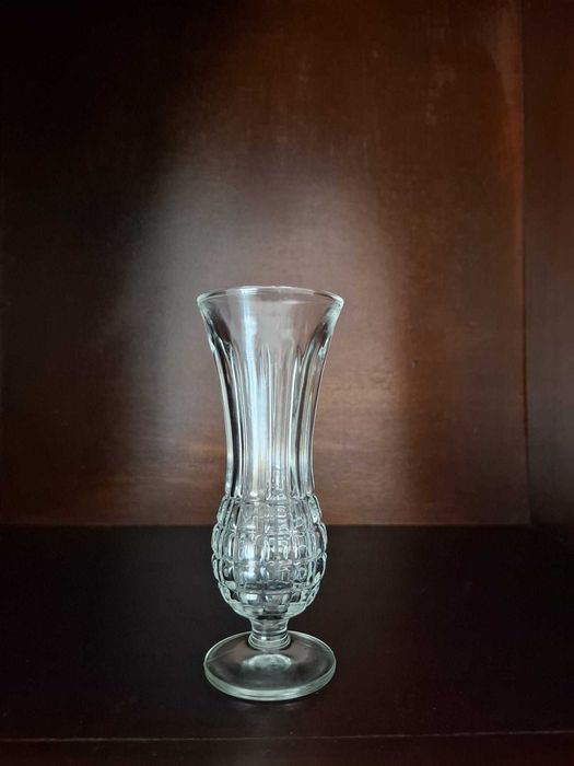 Vaso de vidro italiano vintage com bordas facetadas