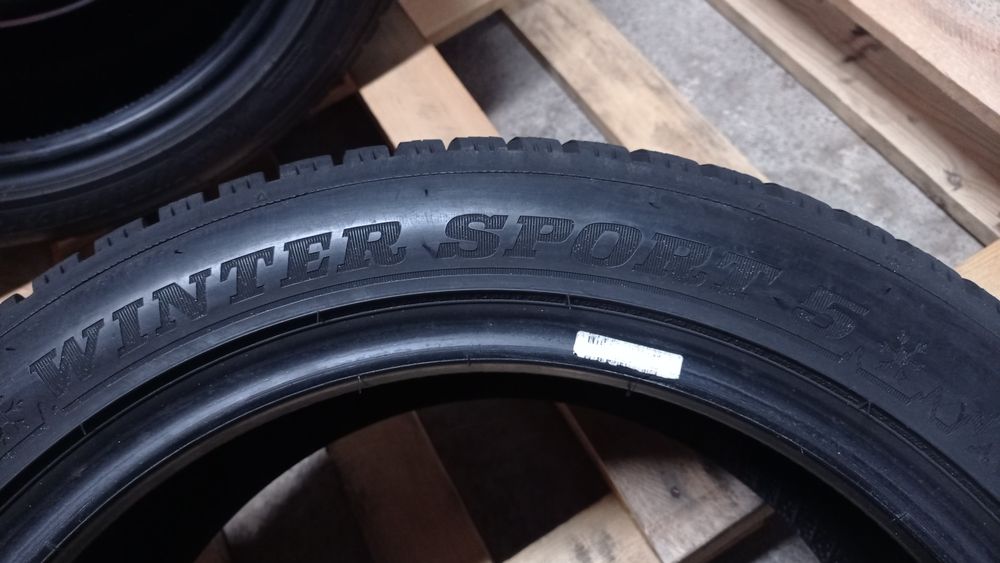 Opony zimowe Dunlop 215/50R17