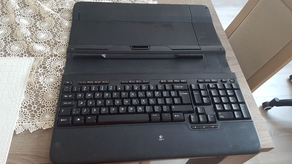 Klawiatura ze stacją dokującą - logitech-alto-for-business