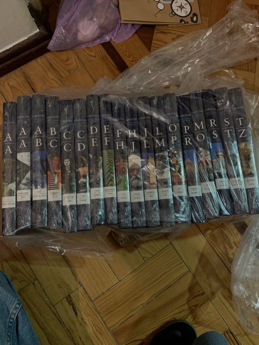 Enciclopédia Moderna Larousse completa.