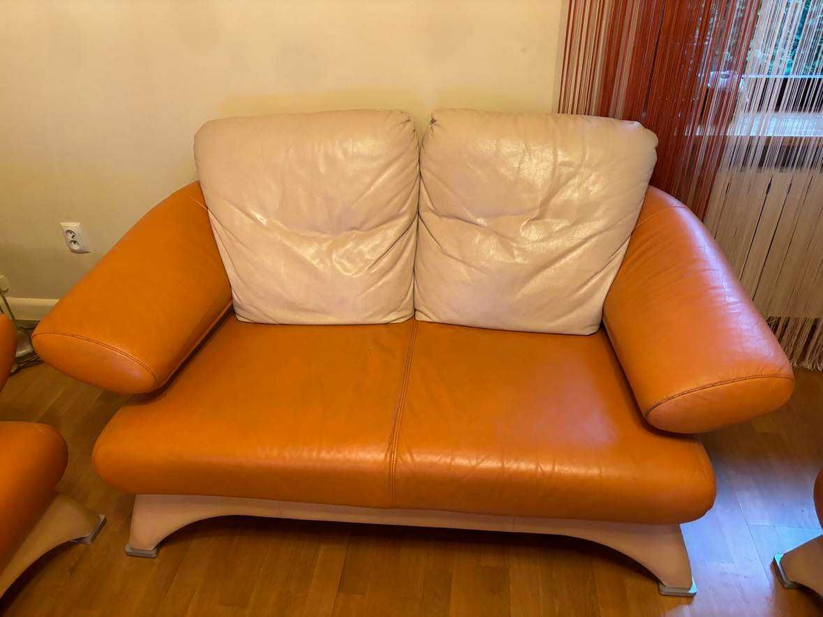Zestaw wypoczynkowy skórzany Kler (2 sofy, fotel i pufa) stan B. DOBRY