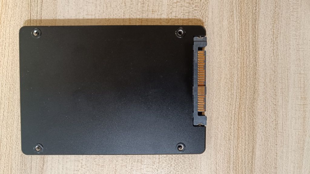 Blackmagic Ursa Mini 12K Pro Cada SSD 3.8TB Samsung