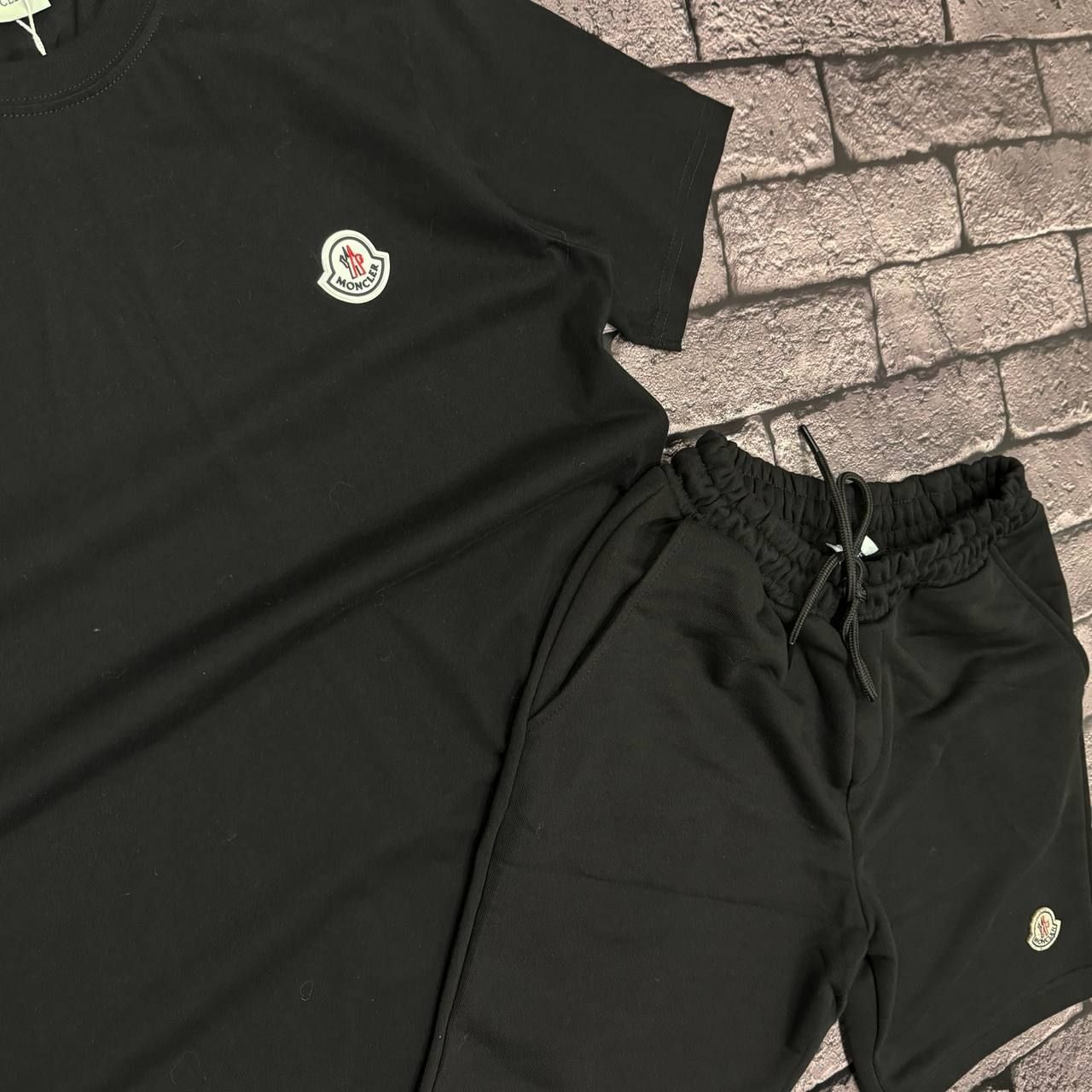 НОВЫЙ СЕЗОН ЕКСКЛЮЗИВ черный костюм шорты и футболка от Moncler 2024