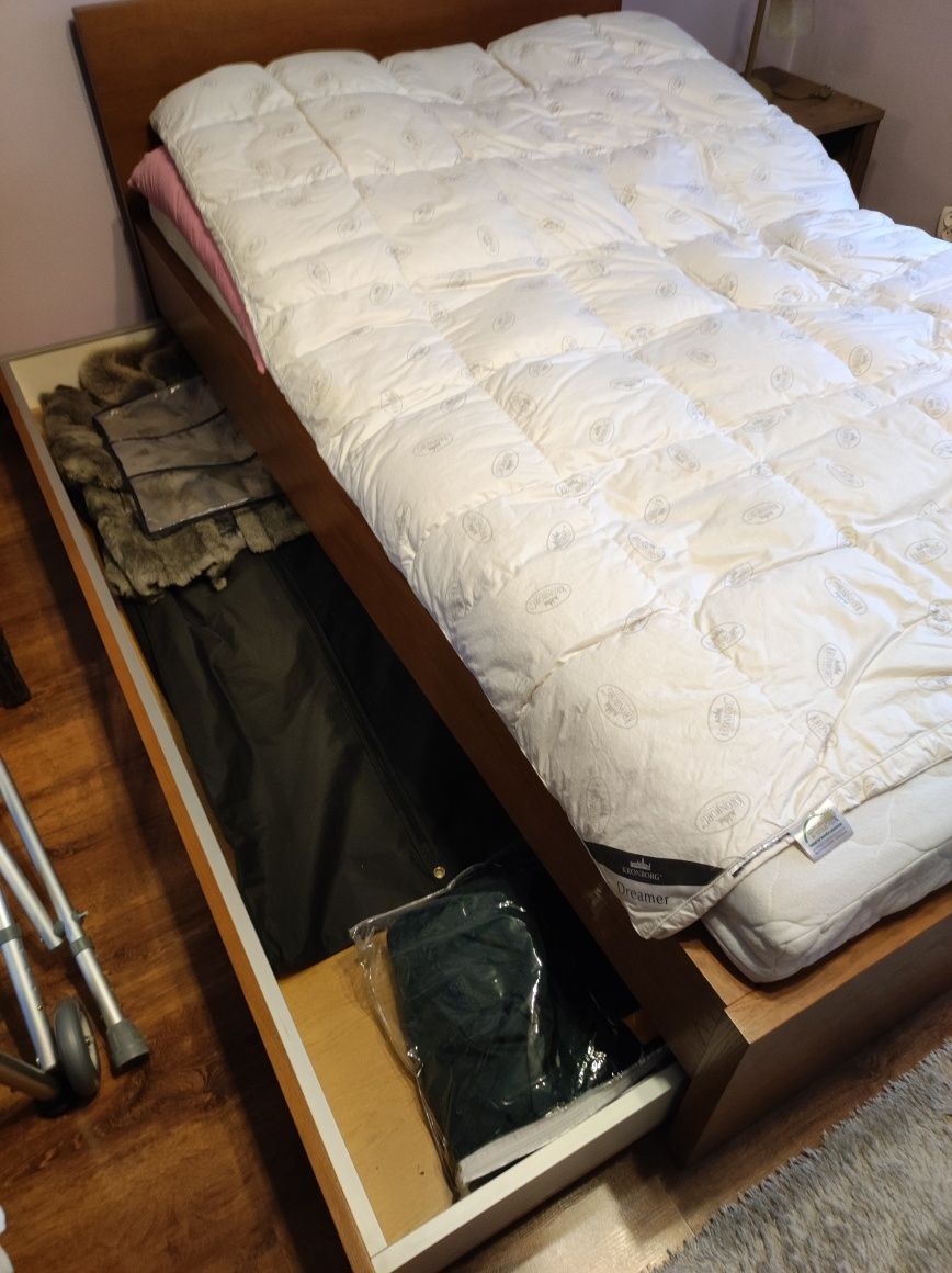 Łóżko z szufladami o szerokości 130 cm