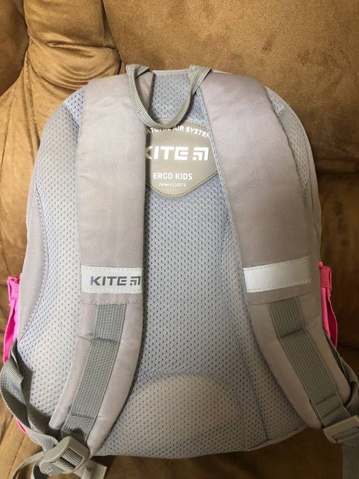 Продам шкільні портфелі