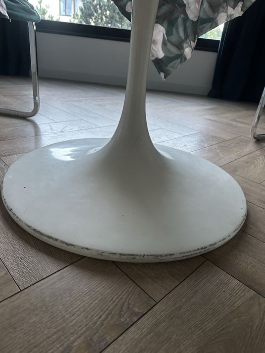 Stol i 4 krzesla wygodne do renowacji