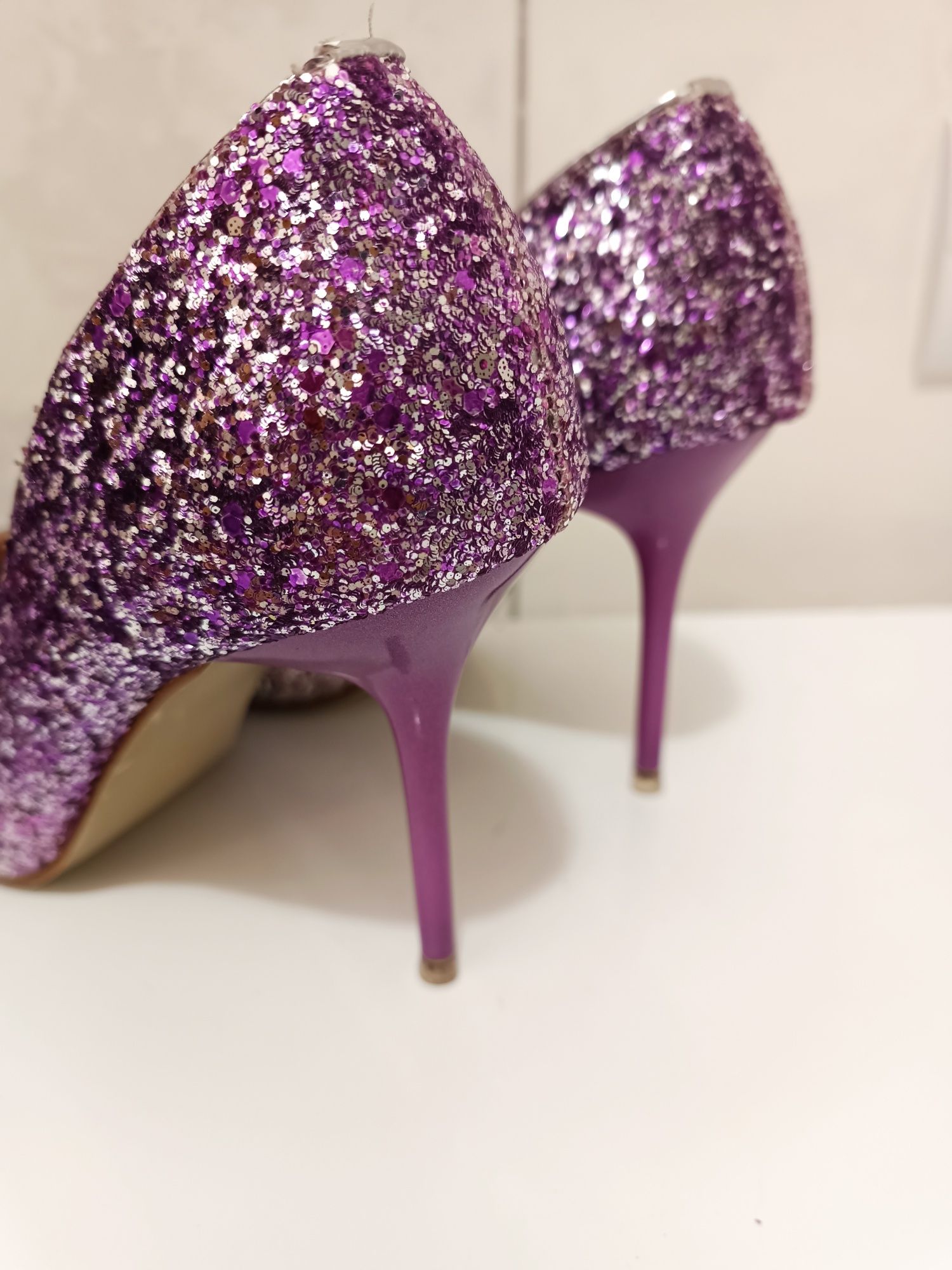 Блискучі туфлі човники 35 розмір срібно-фіолетові