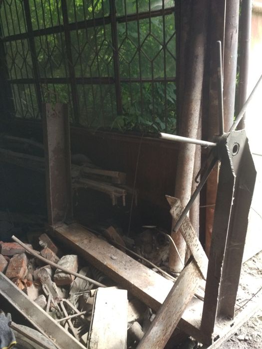 Станок для крутіння стального квадрату