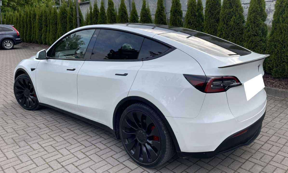 Tesla Model Y, 2022, 70 000