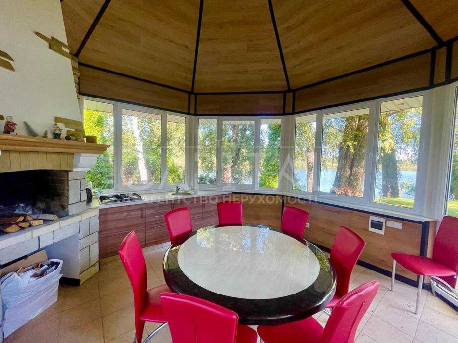 ВЕЛИЧНА РЕЗИДЕНЦІЯ біля води 420м2 — розкіш і приватність у Плютах