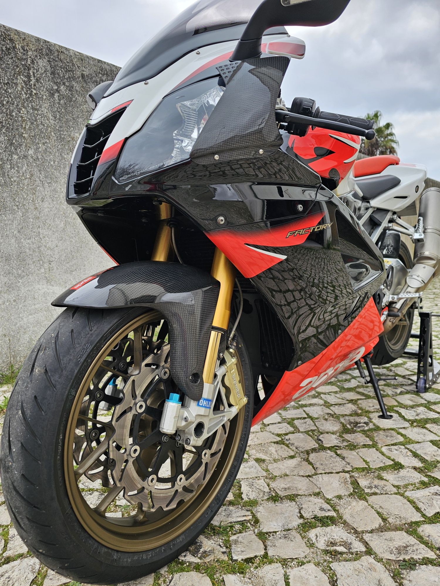 Aprilia RSV 1000 factory