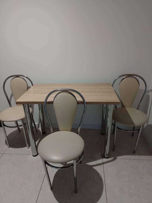 Stół kuchenny i krzesła