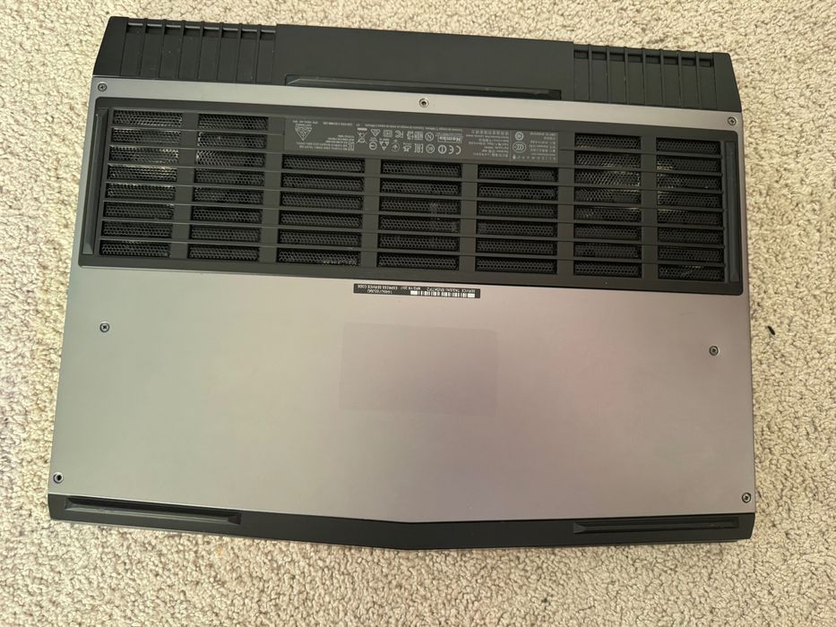 Sprzedam laptop Alienware 15 R3 i5/GTX 1060/16 GB RAM/SSD 250GB+HDD1TB