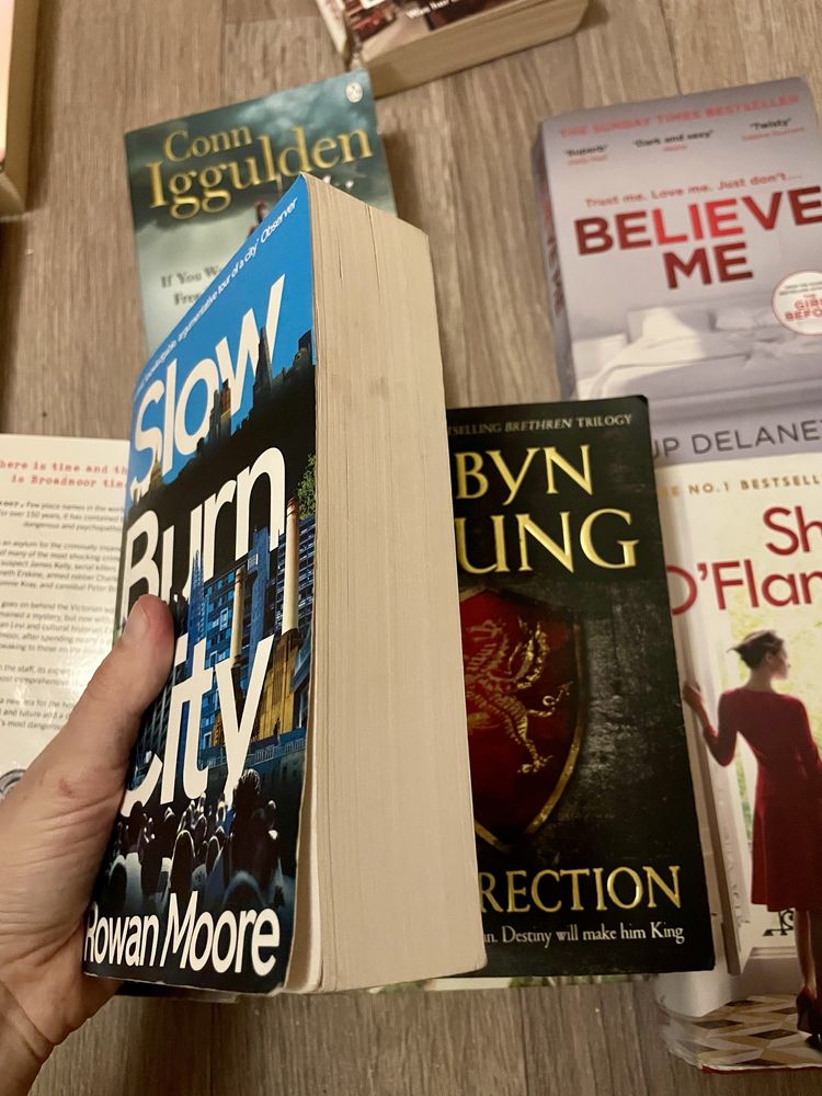 Книги на английском /Robyn Young/Jojo Moyes/Lesley Pearse/детективы