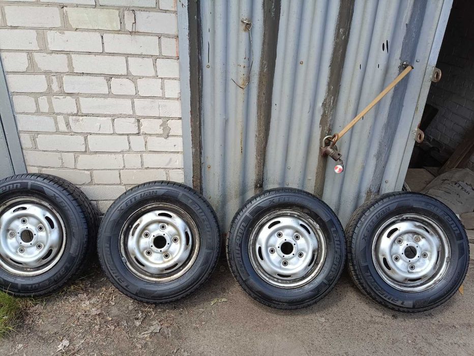 Шини 195\70R15C Laufenn Індонезія