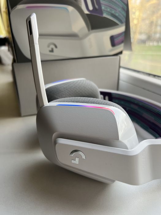 Продам наушники logitech G733