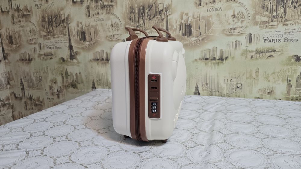 Набір канцелярії Capybara кейс з капібарою, блокноти, наліпки, ручки