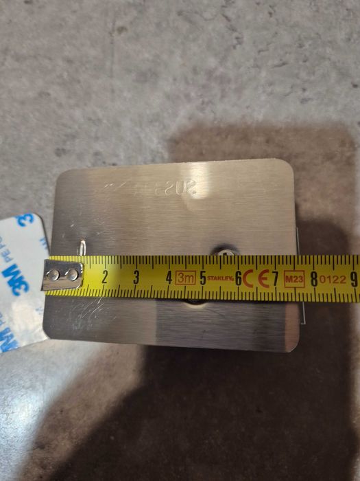 samoprzylepny uchwyt na miotłę ze stali nierdzewnej,