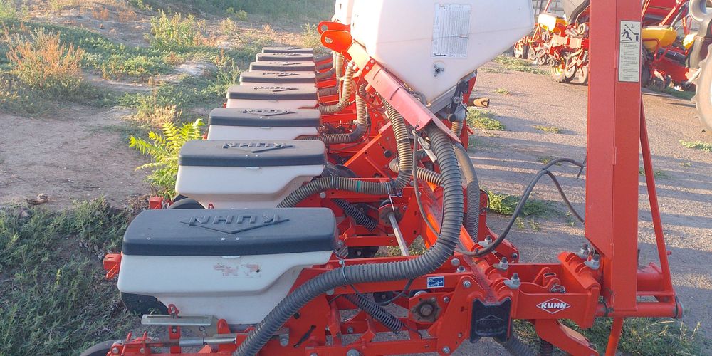 Продаєця сівалка кун плантер 3