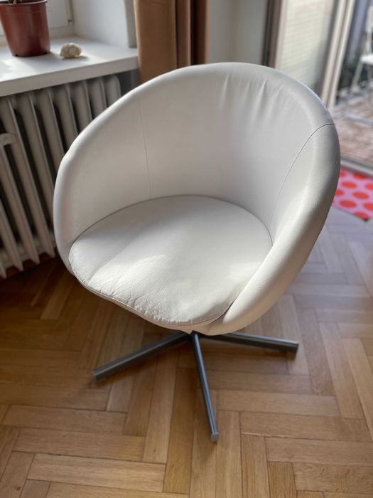Fotel IKEA w stylu skandynawskim, biały