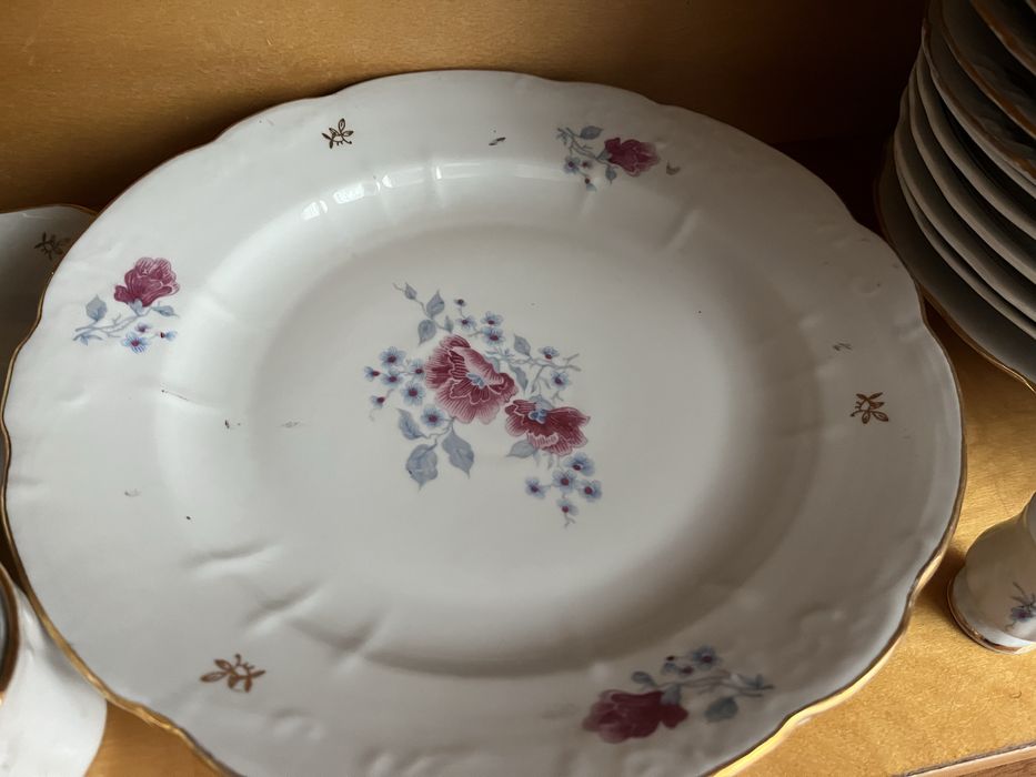 Продаю сервиз столовый на 6 персон