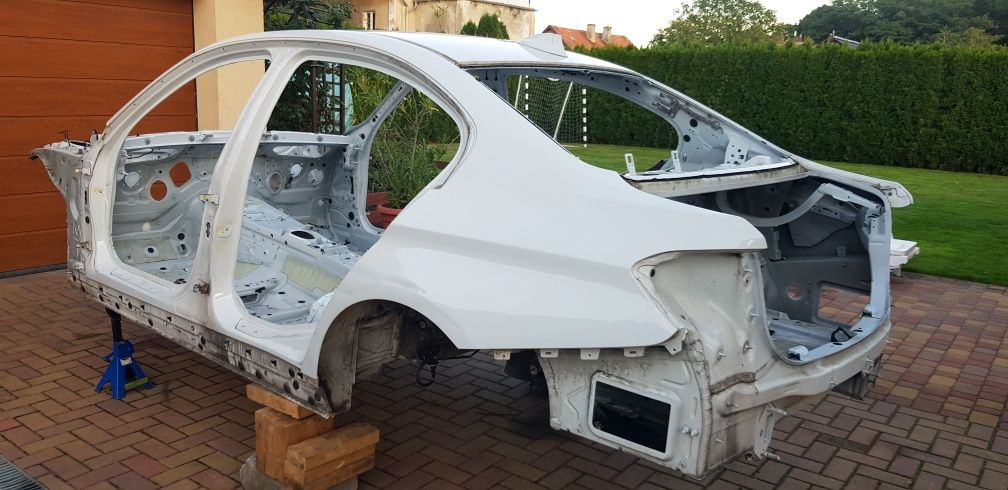 Karoseria kompletna ćwiartka dach progi podłużnice BMW F30 lift xdrive