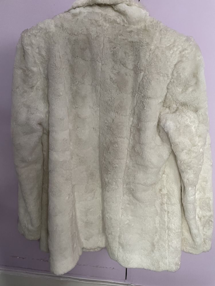 Casaco em pêlo artificial branco /creme