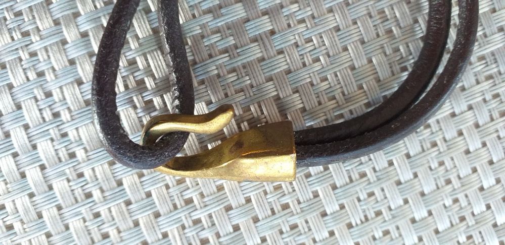 Pulseira em pele