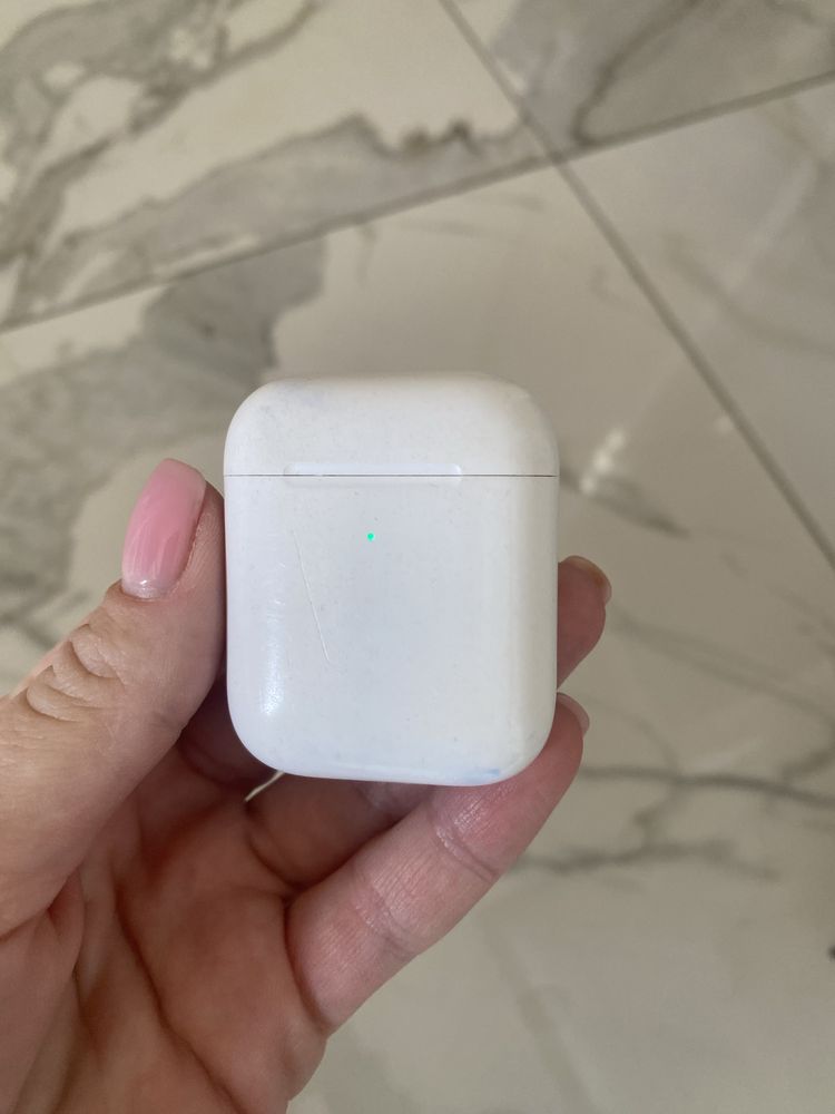 Apple Airpods 2 з зарядним кейсом