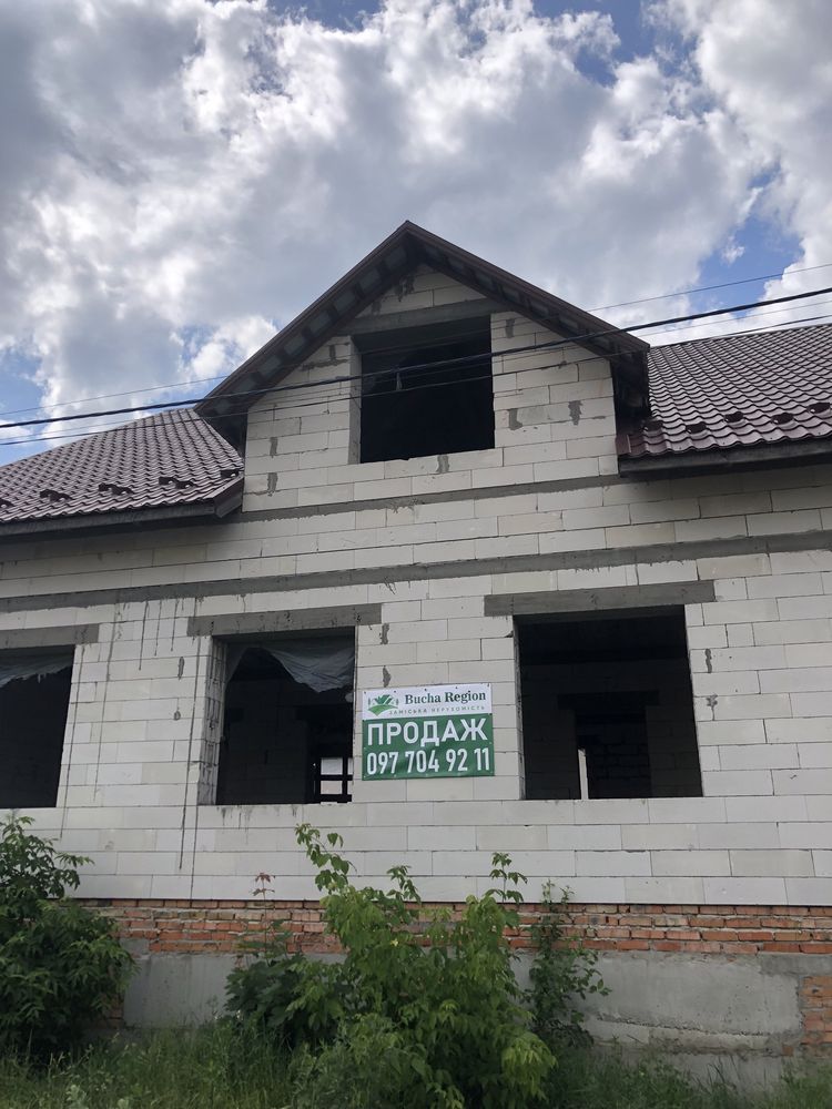 Стоянка продам будинок для великоі родини на два входа