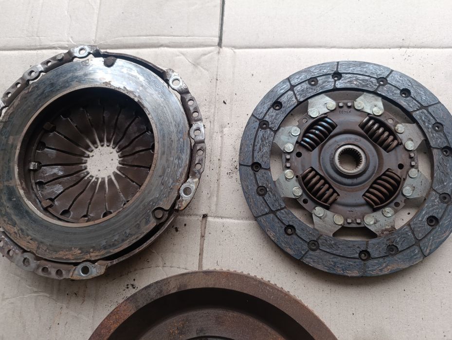 Комплект щеплення маховик 1.6 Fsi Touran Caddy Octavia Passat Golf 5 a