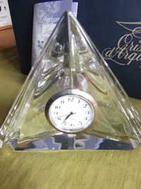 Relógio triangular em cristal / Triangular clock in crystal