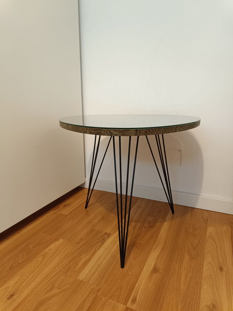Mesa de apoio vintage com tampo de vidro
