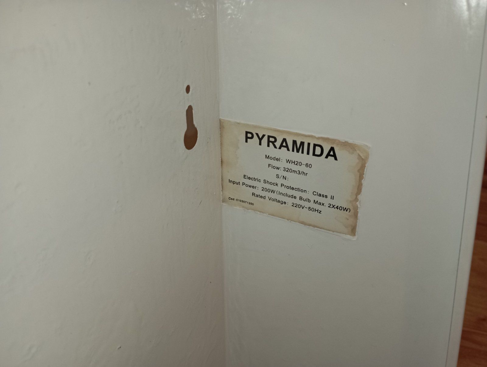 Вытяжка кухонная PYRAMIDA WH20-60,бу