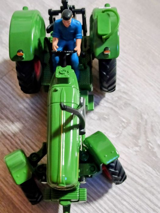 TRAKTOR DEUTZ D9005 1:32 SIKU FARMER 3462

Kolekcjonerski model  SIKU