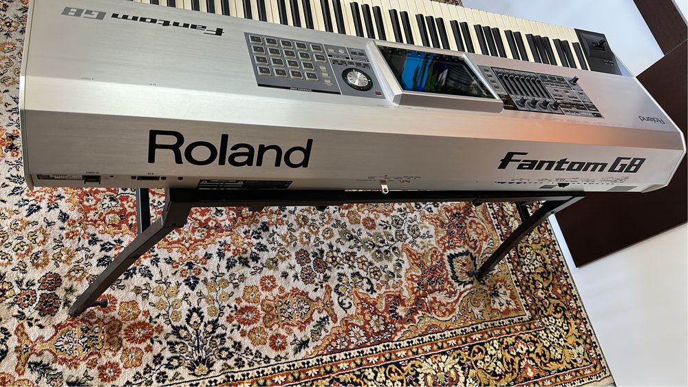 Roland Fantom - G8 semi novo, com placa exp. Roland - ARX-03 incluída