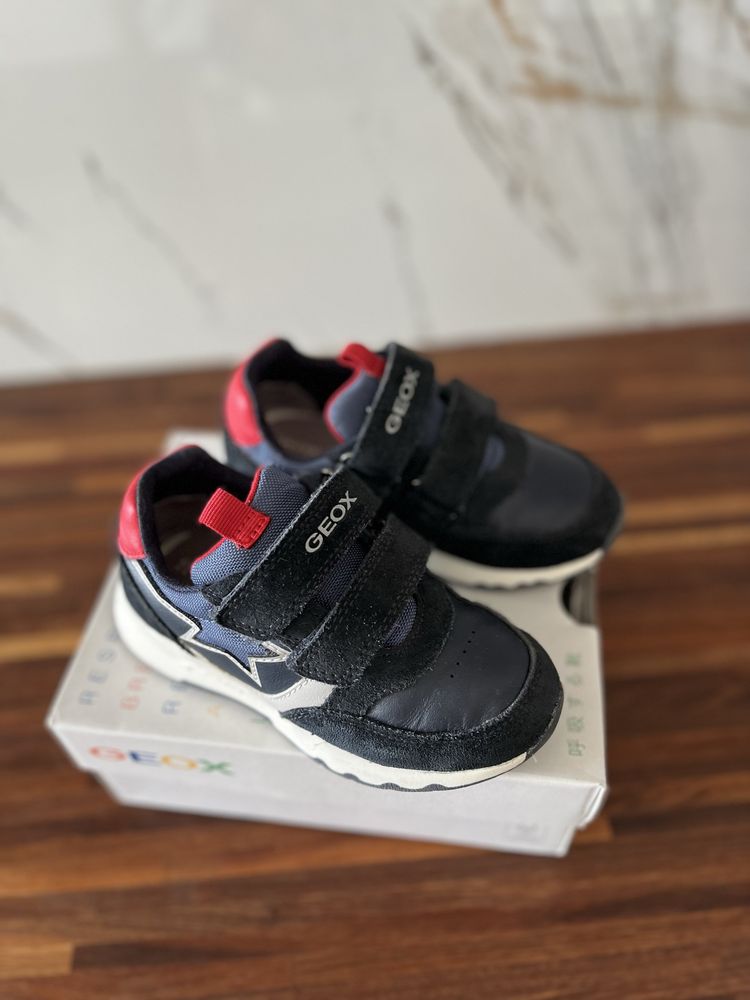 Sapatas em pele Tamanho 26 marca Geox
