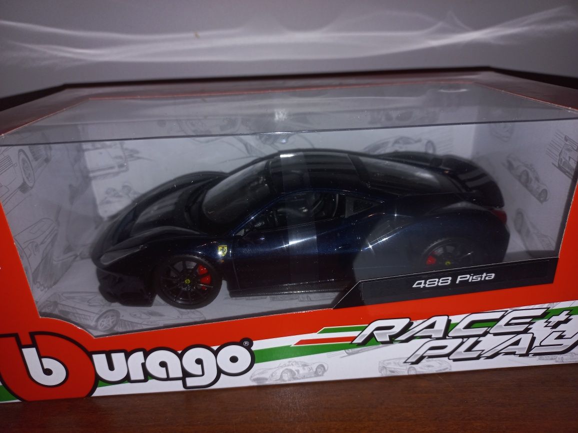 Bburago Ferrari 488 Pista,  skala 1:24,race+play