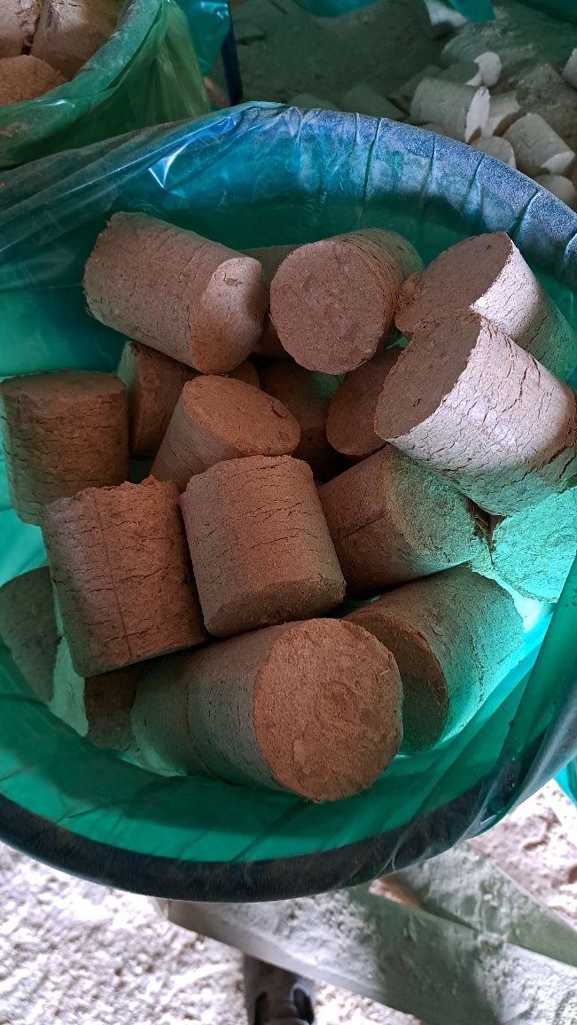 Brykiet drzewny Bukowy brykiety biomasa pellet