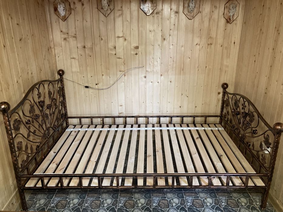 Łóżko metalowe