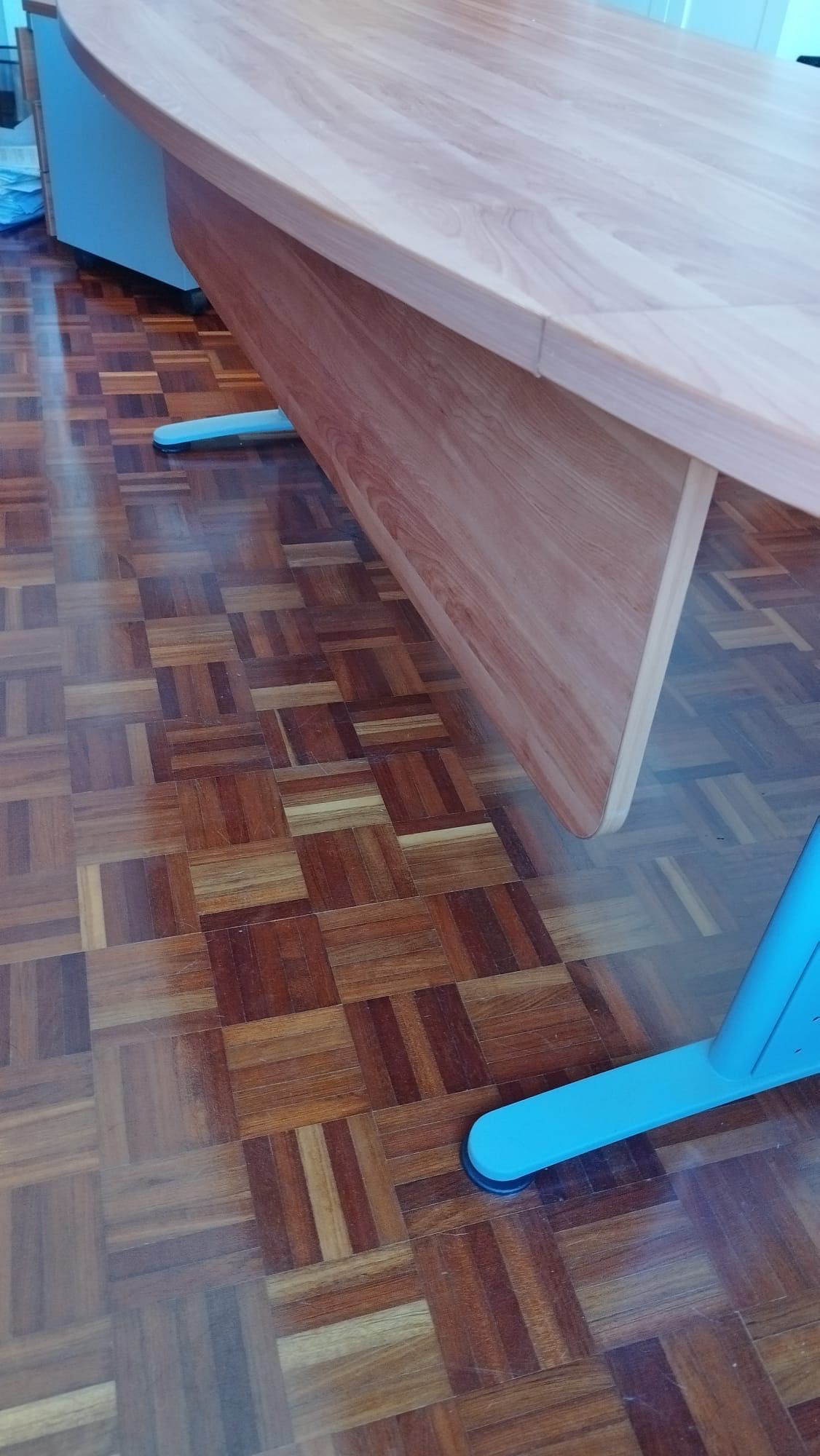 Mesa de escritório de madeira