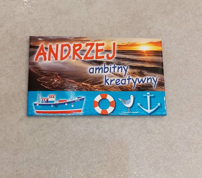 Magnez z motywem morza i imieniem Andrzej