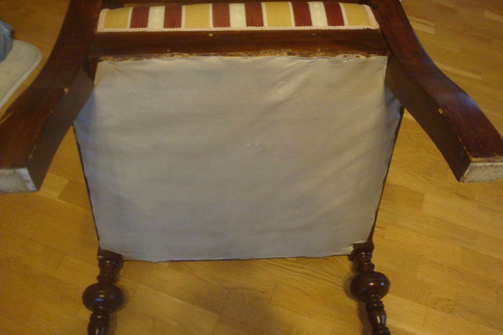 stary fotel obity nową tapicerką